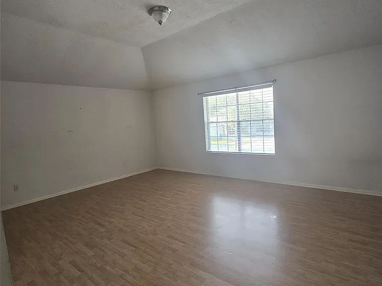3006 Greenbriar Springs Dr — Photo 4