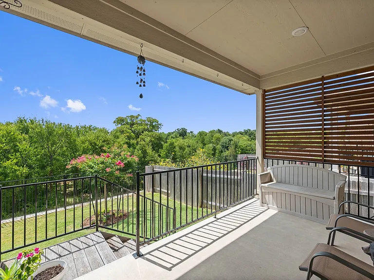 329 Serpens St — Photo 12