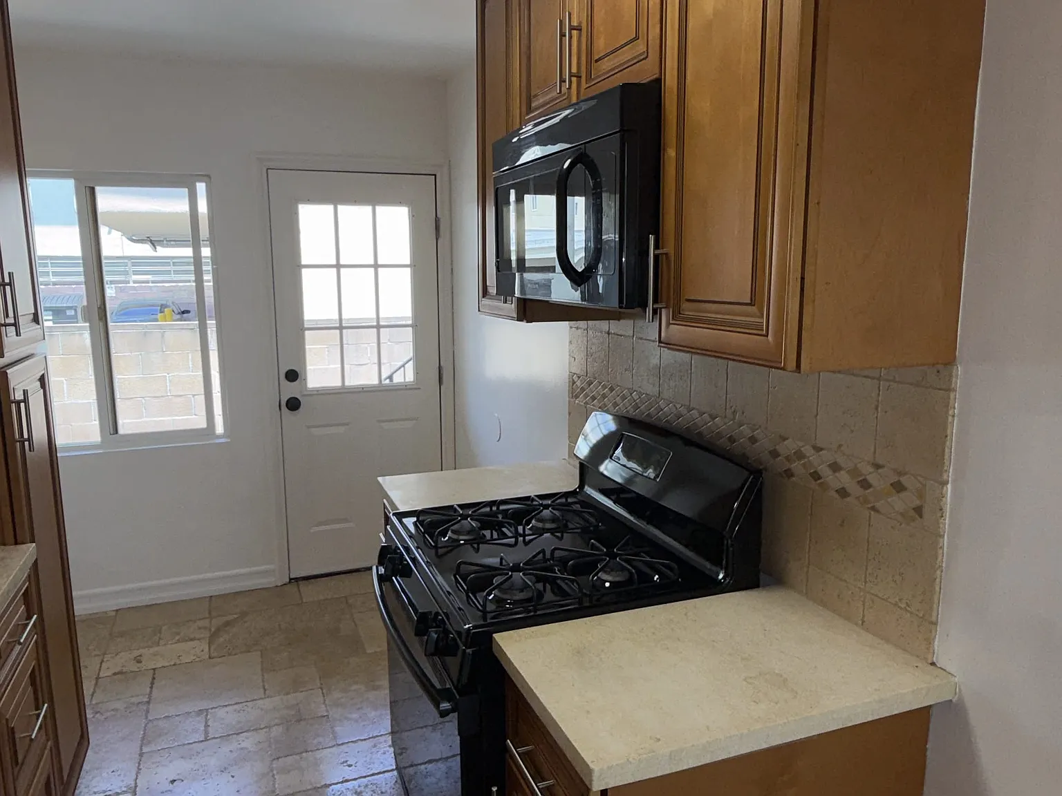 Studio, 450 sqft, $1,250 — Photo 3