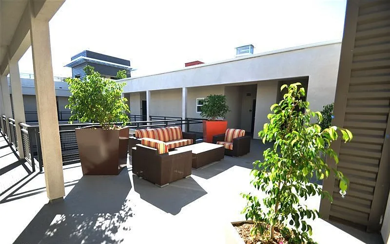 Bella Mare 6th street — Photo 4