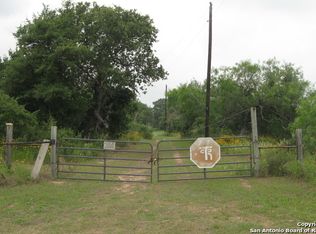 1305 County Road 7718, Devine, TX 78016