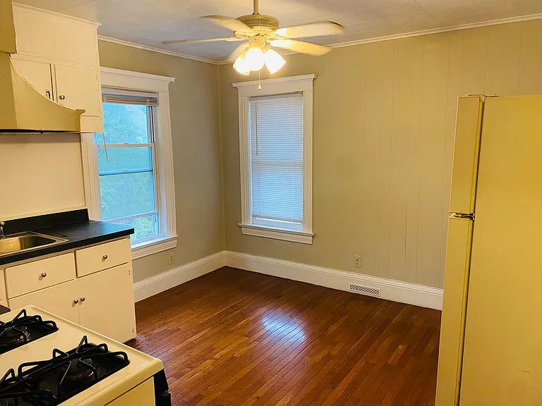 131 Rosedale St #2 — Photo 11