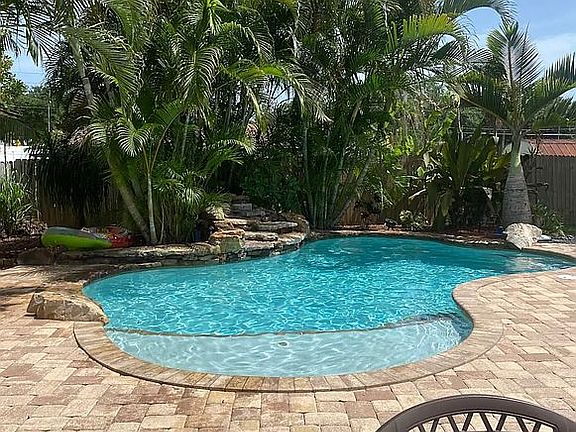 3rd image of 207 Pecan Ln