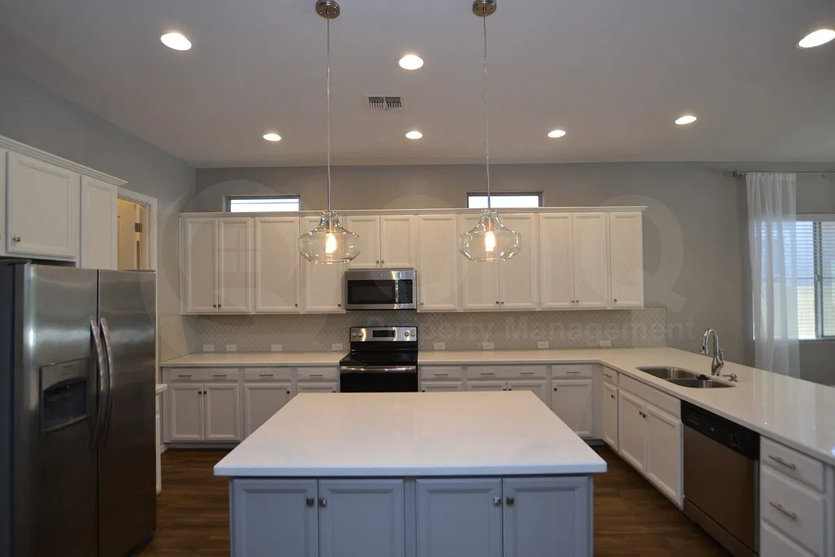 3 bed, 2.0 bath, 1924 sqft, $2,995 — Photo 2