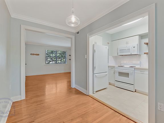 Dining/Kitchen Entry