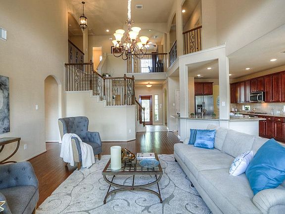 4th image of 222 N Vershire Cir