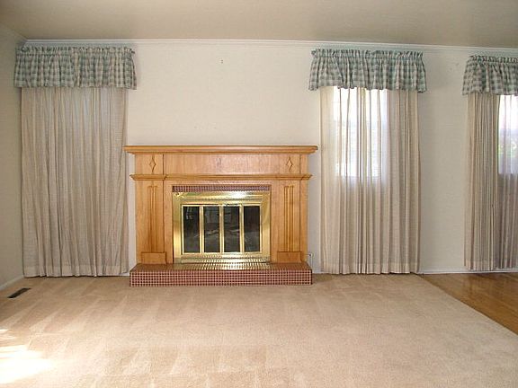 2nd image of 925 Syringa Dr