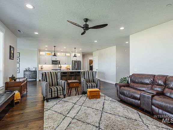 4th image of 15722 Dollar Dr