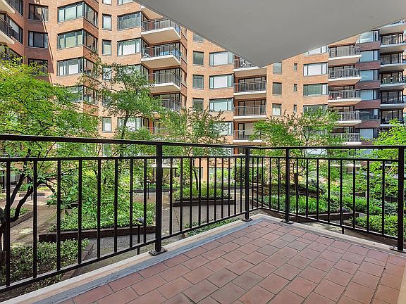 4th image of 60 Sutton Pl S #3HS