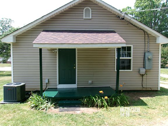 3rd image of 1010 7th St NE