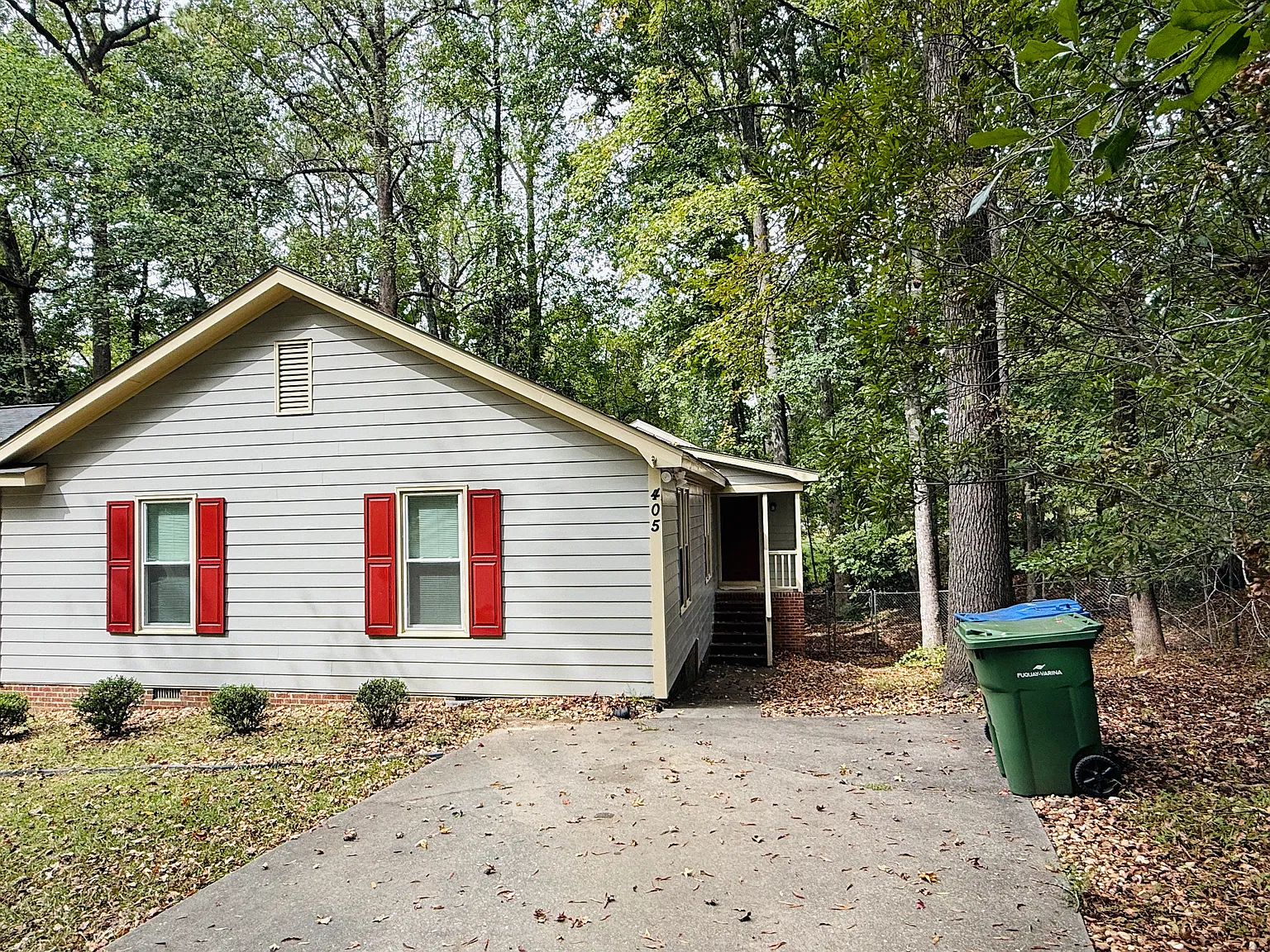 3 bed, 1250 sqft, $1,650 — Photo 1