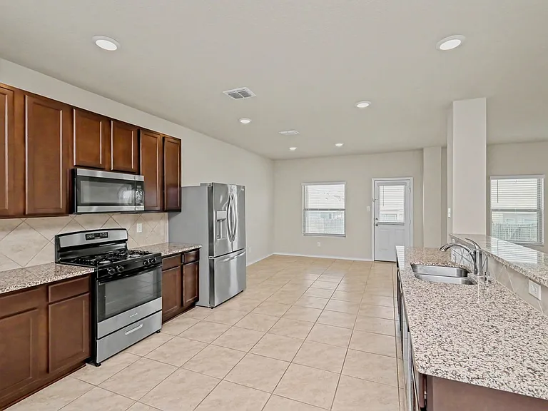 5602 Daniel Way — Photo 9