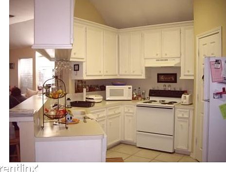 3313 Kitchen