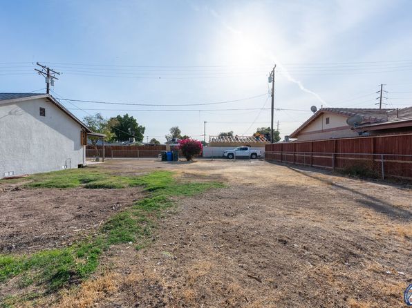 681 Grapefruit Dr, Brawley, CA 92227