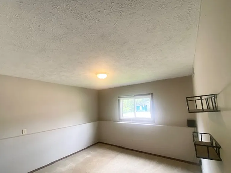 112 W. Raab Rd. — Photo 7