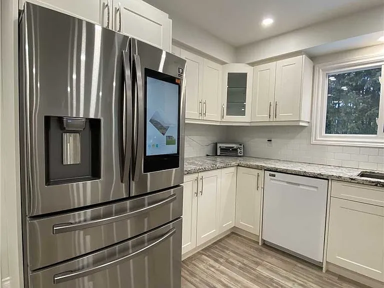 81 Eastman Cres #MAIN AND 2ND FLOORS — Photo 4