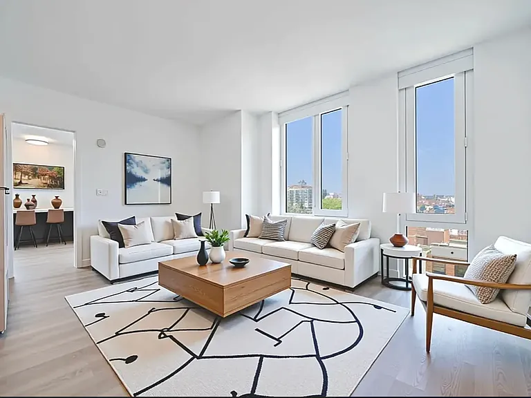2455 3rd Ave #PHM — Photo 1