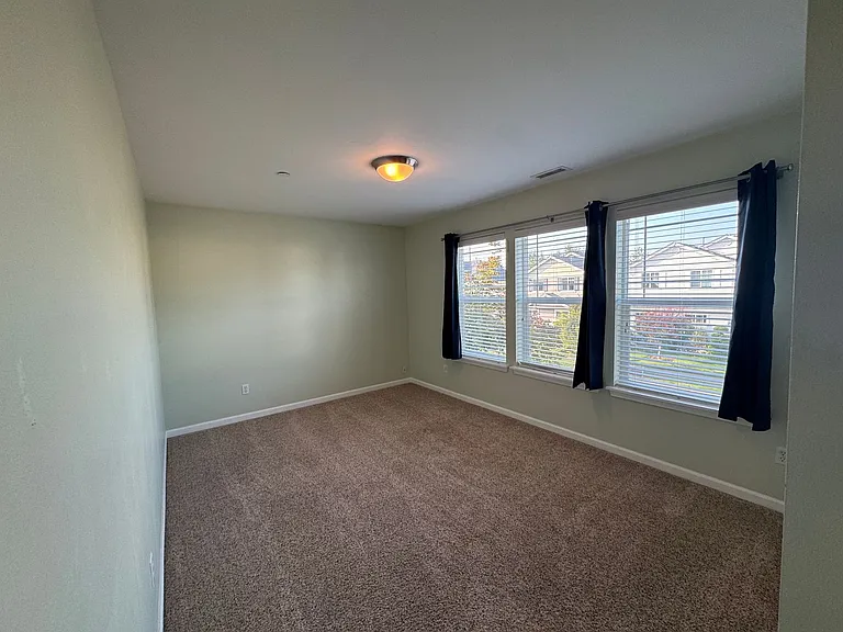 2811 Martin St — Photo 12