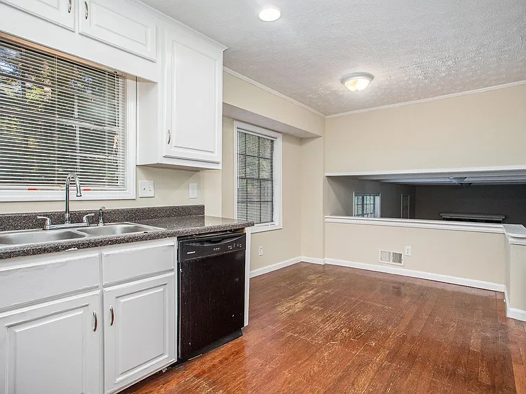 3735 Londonderry Ct — Photo 5