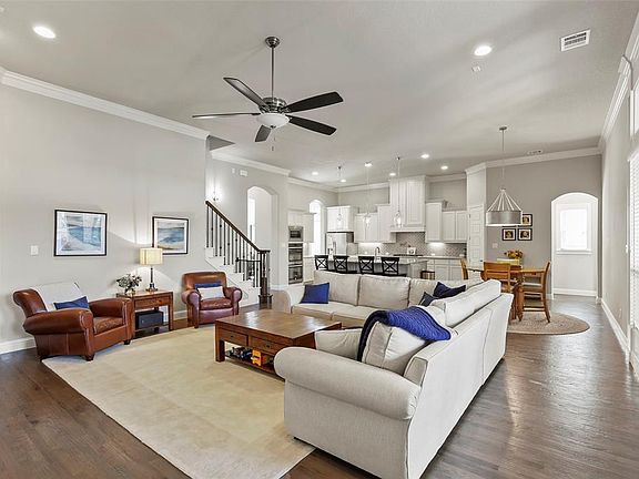 4th image of 309 Nora Ln