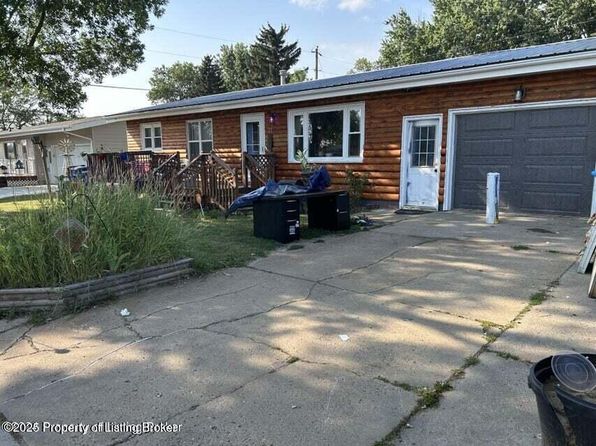 239 Carlson St, Dickinson, ND 58601