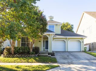 1600 Oakcrest Dr, Aubrey, TX 76227