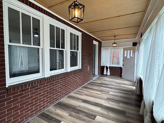 4th image of 302 McCutcheon Ln