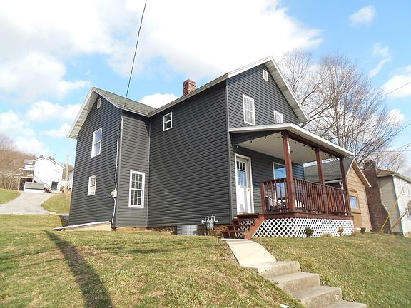 4th image of 836 Jackson St