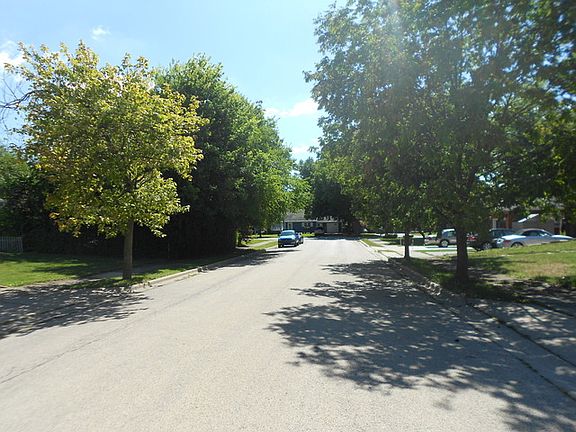 2nd image of 805 Kenilworth Ave