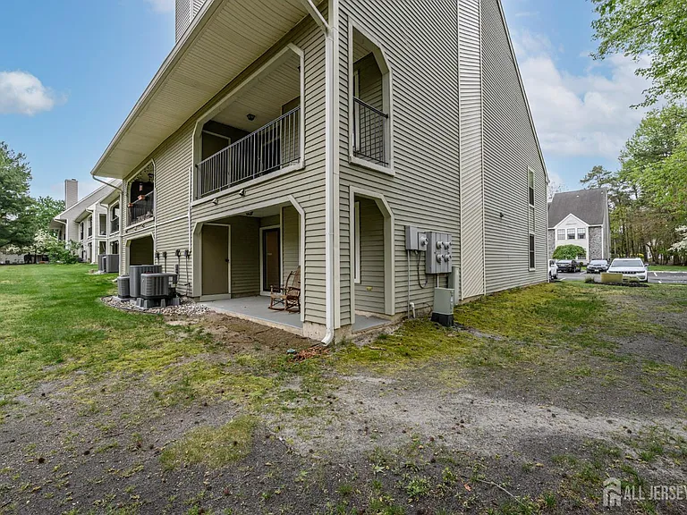 17 Chelmsford Ct — Photo 23