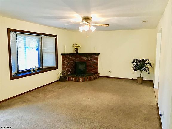 4th image of 216 Upland Ave