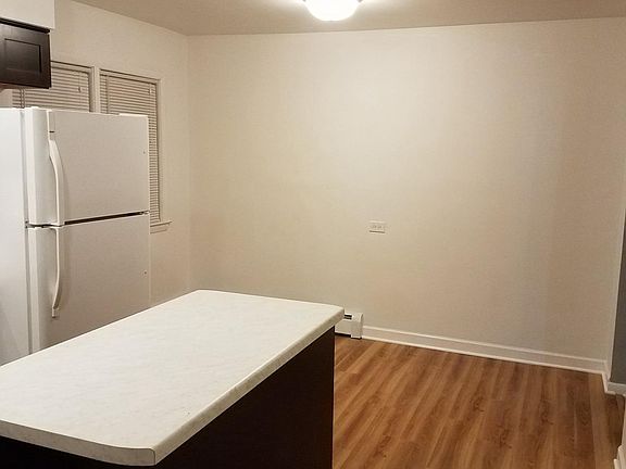 5th image of 5823 W Montrose Ave APT 1S