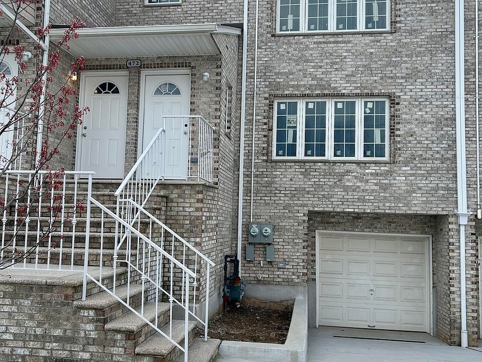 1st image of 472 Thornycroft Ave