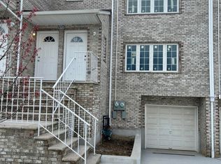 472 Thornycroft Ave, Staten Island, NY 10312