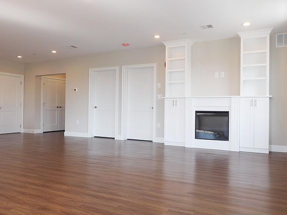 4th image of 321 Washington St APT 205
