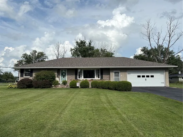 720 Kirk Dr, Mt Zion, IL 62549