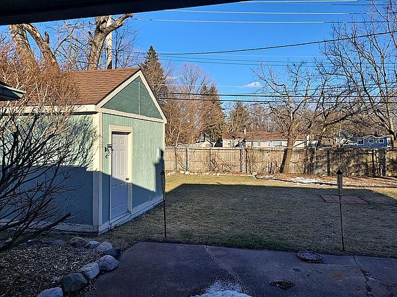 2nd image of 20952 Meadowlark Single Family House