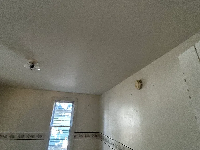 304 N Spruce St — Photo 16