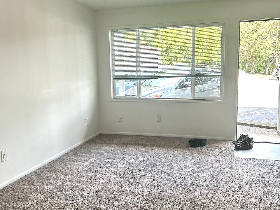1st image of 17160 Avondale Way NE APT 3