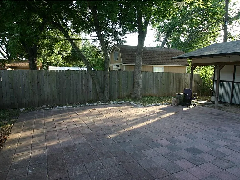 6702 Isabelle Dr — Photo 14