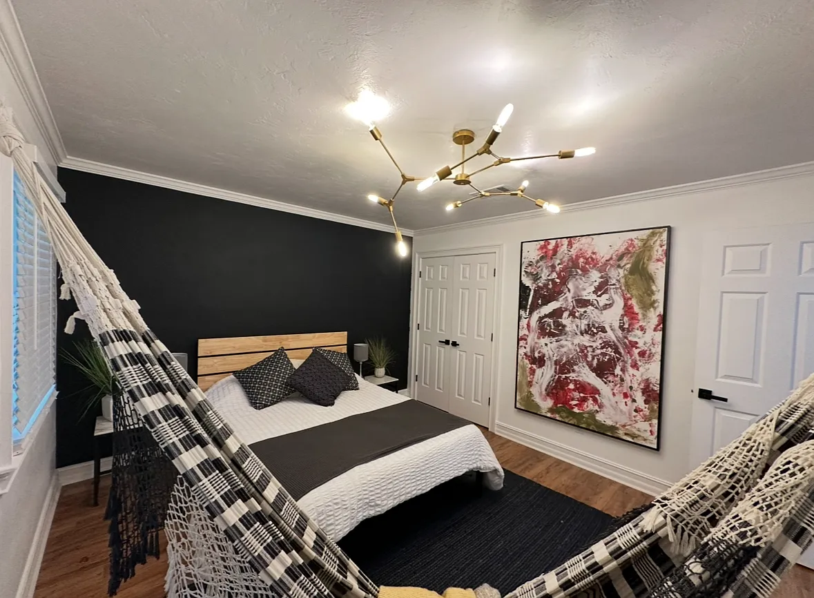 7805 Thornhill Ln — Photo 3