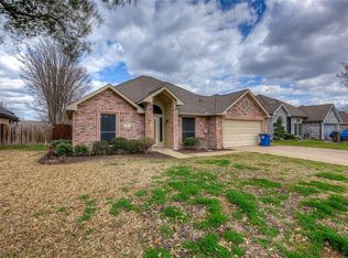 504 Bowie St, Forney, TX 75126