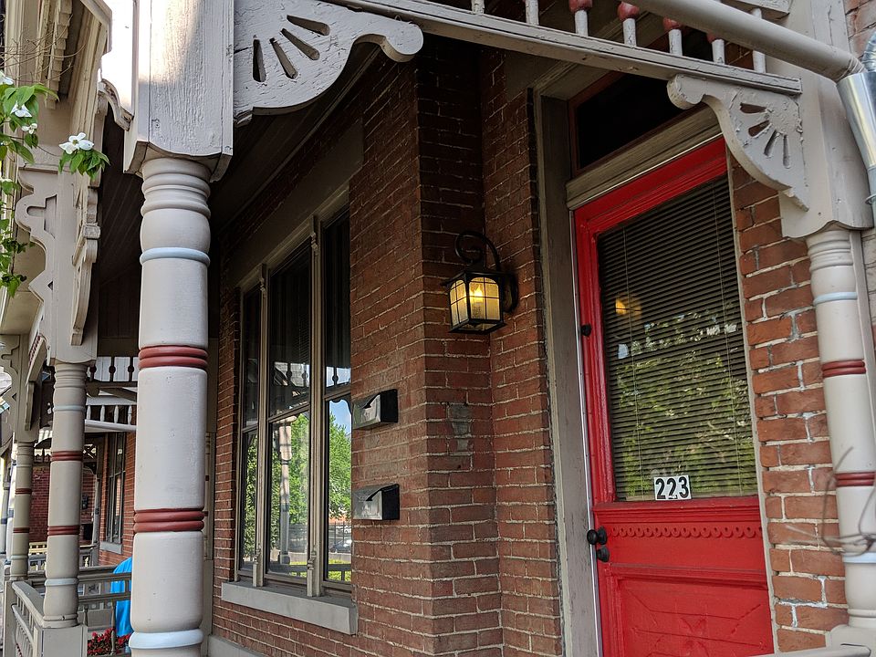 front door on 4th street