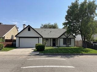 2071 E Cromwell Ave, Fresno, CA 93720