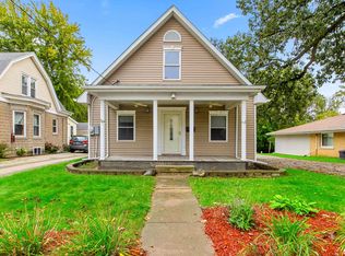 409 N Main St, Eureka, IL 61530