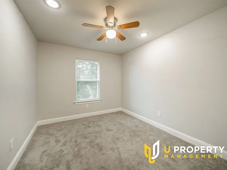 1014 W Ford St — Photo 15