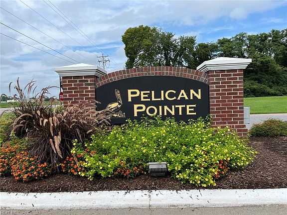 3rd image of 118 Pelican Pointe Dr