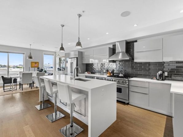 407 W 1st St Unit 302
