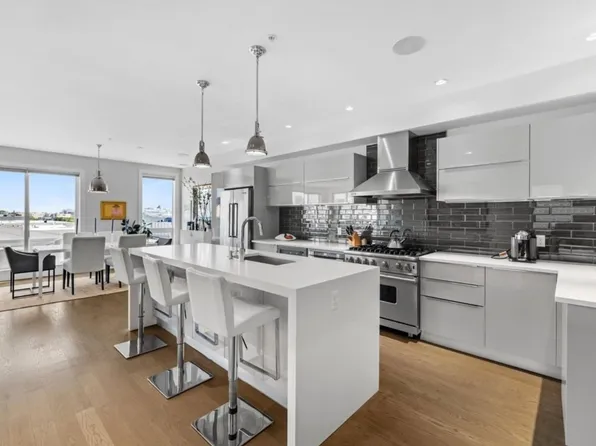 407 W 1st St Unit 302, South Boston, MA 02127