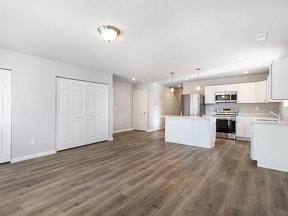 4th image of 934 Maple Ave